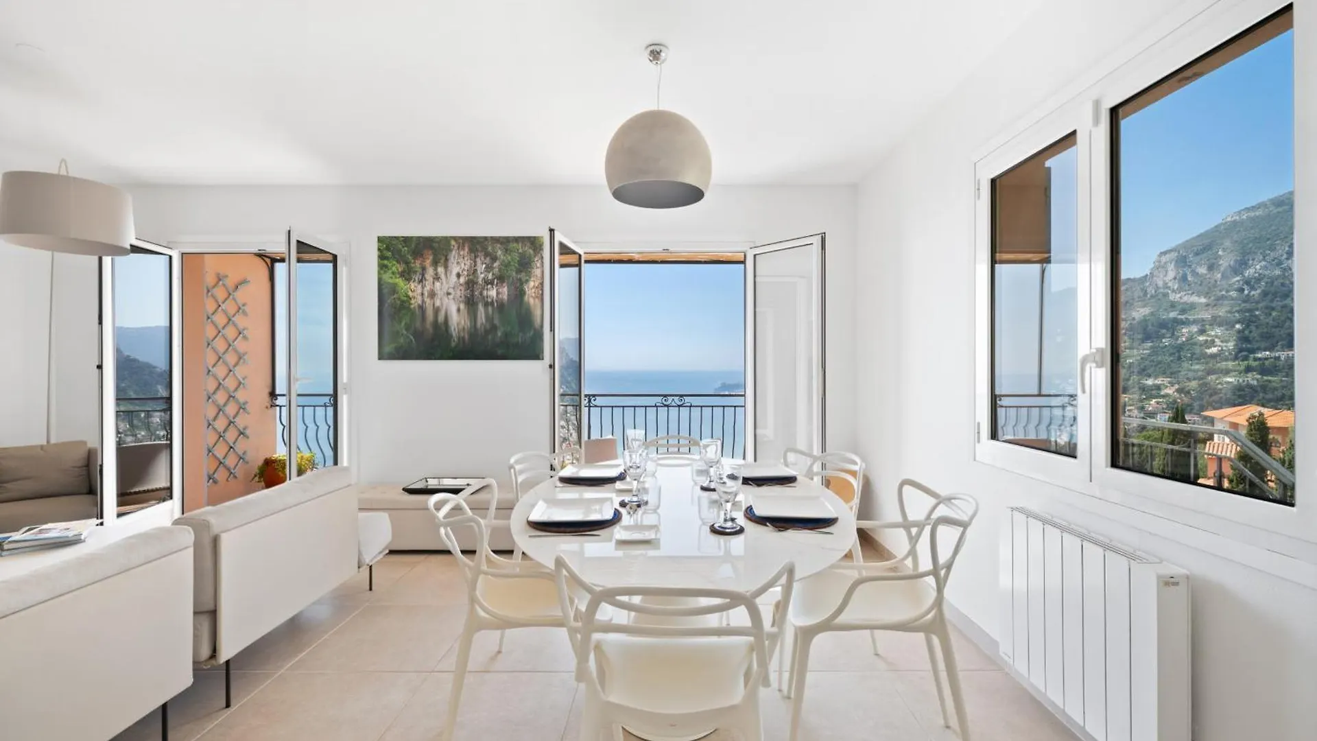 Beautiful Villa With Sea View In 罗克布吕讷-卡普马丹