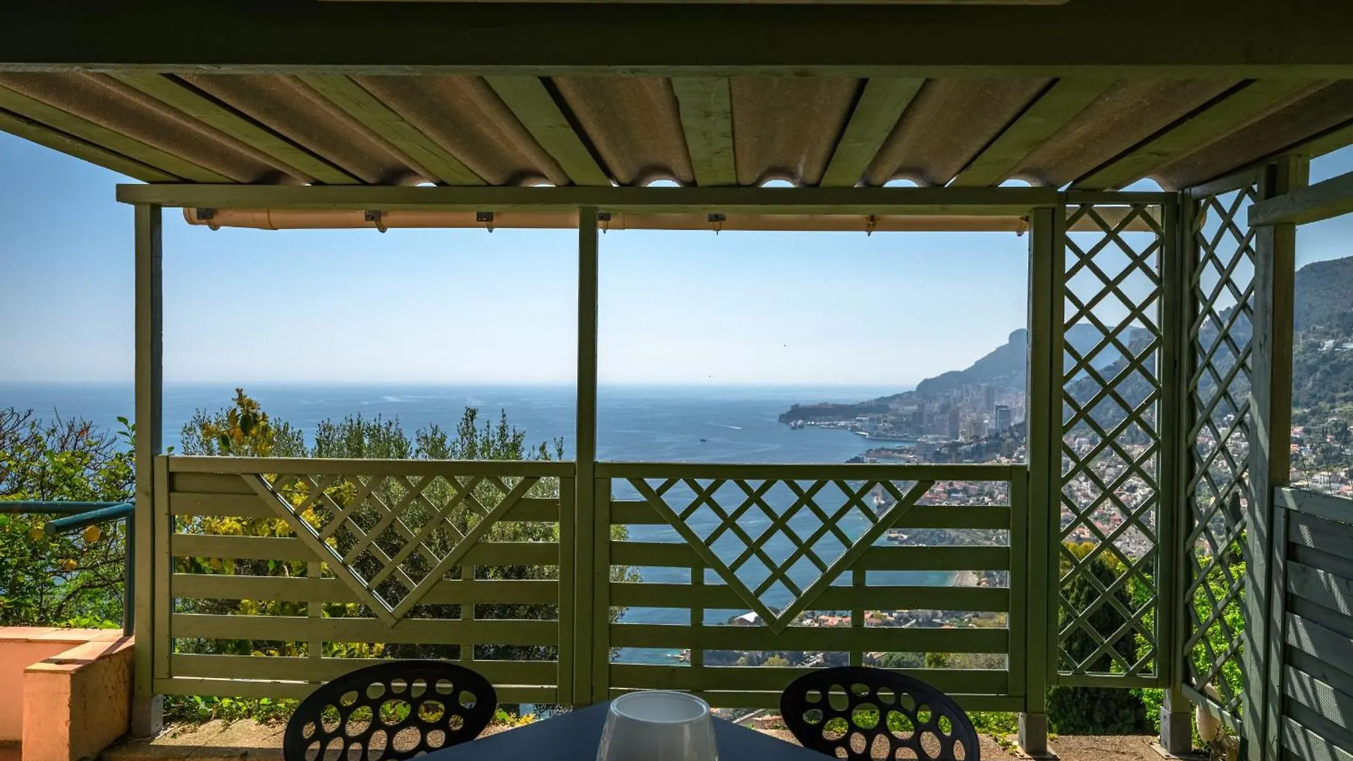 Beautiful Villa With Sea View In 罗克布吕讷-卡普马丹