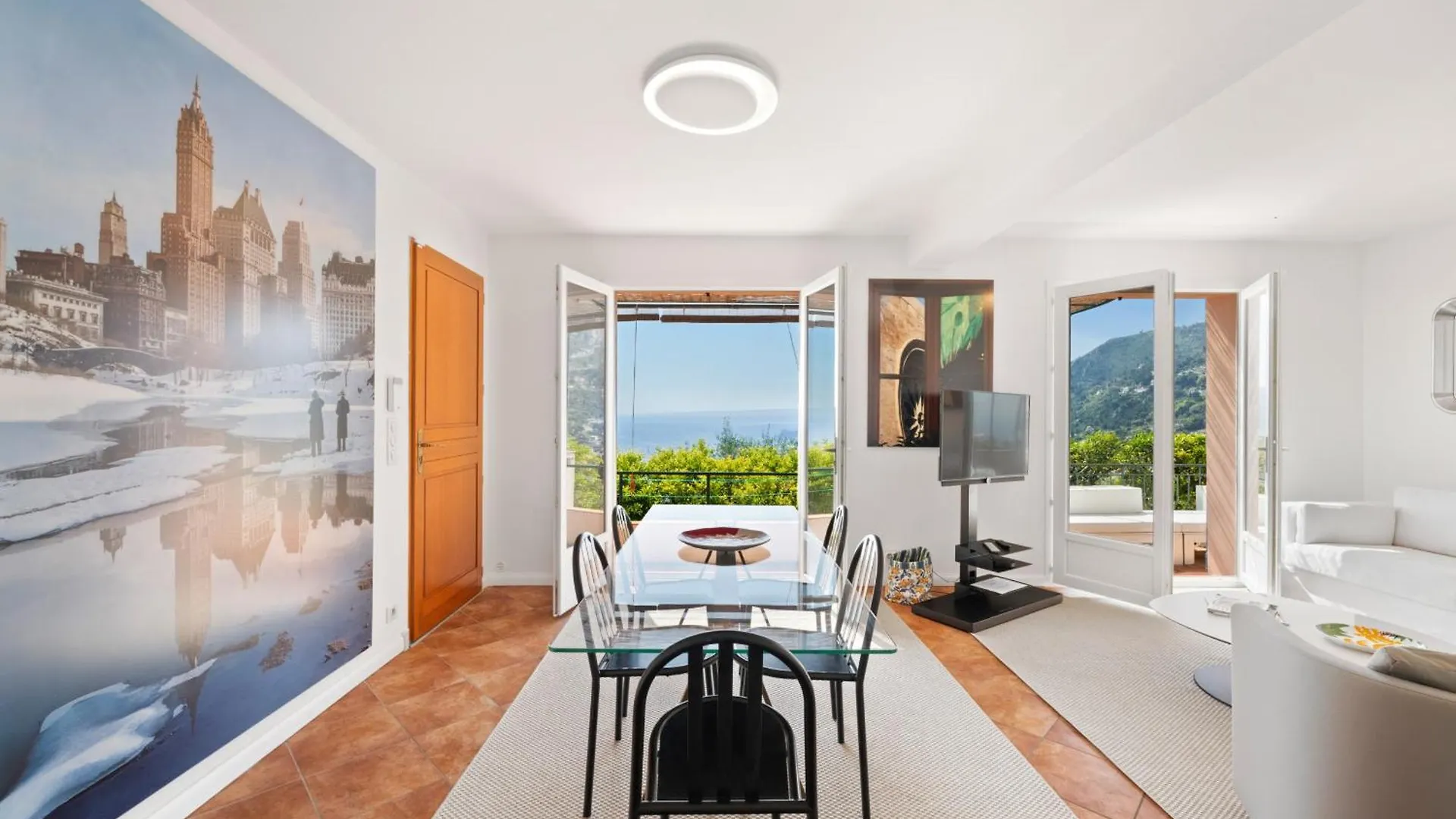 Beautiful Villa With Sea View In 罗克布吕讷-卡普马丹