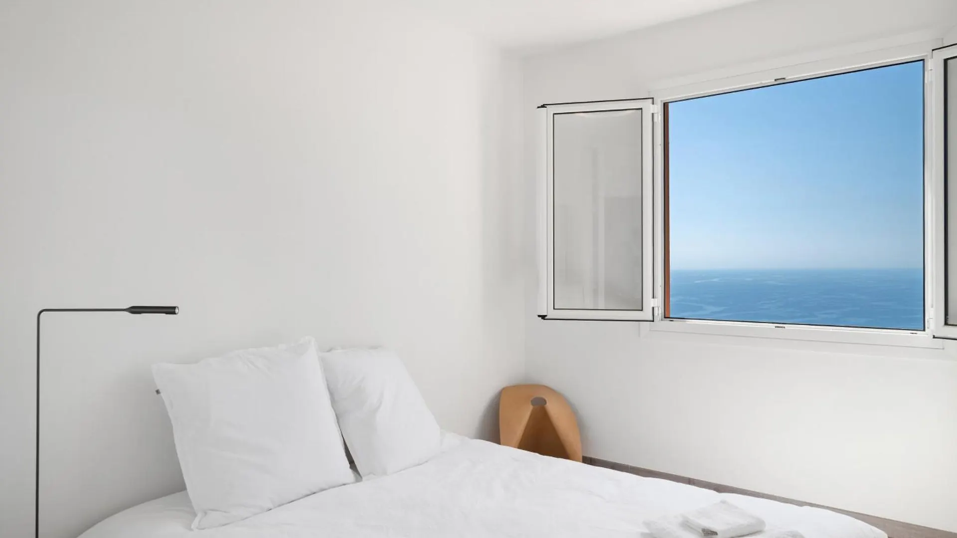 Beautiful Villa With Sea View In 罗克布吕讷-卡普马丹